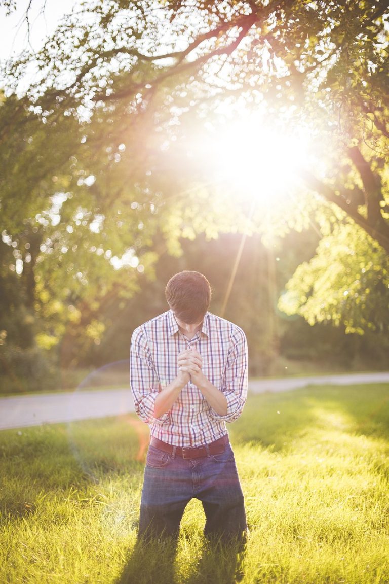 man, praying, kneel